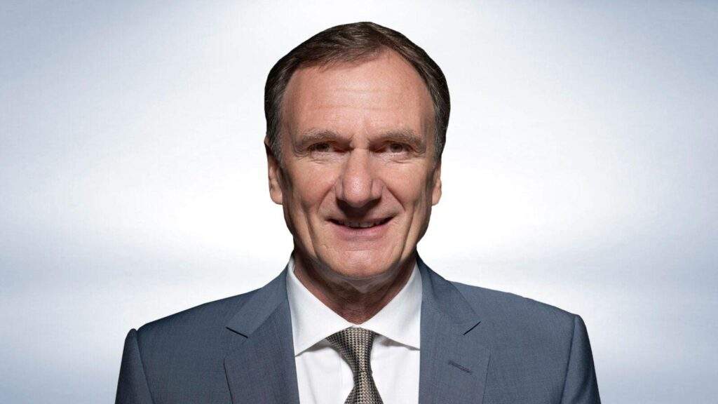 67570 liverpool legend phil thompson praises firmino for mentoring salah and mane