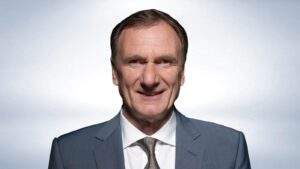 67570 liverpool legend phil thompson praises firmino for mentoring salah and mane