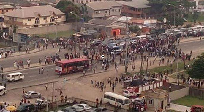 69303 lagos residents protest road conversion to market