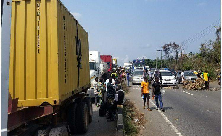 69637 subsidy groups protest in edo block roads