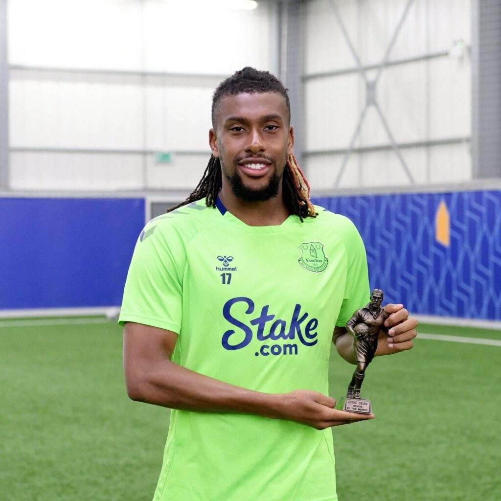 69979 alex iwobi wins evertons players player of the season award