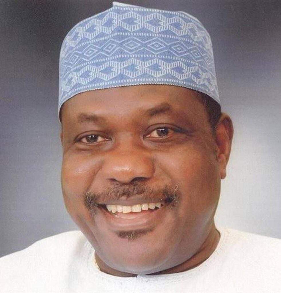 70033 paramount ruler ochidoma hrm elaigwu congratulates akume on sgf appointment