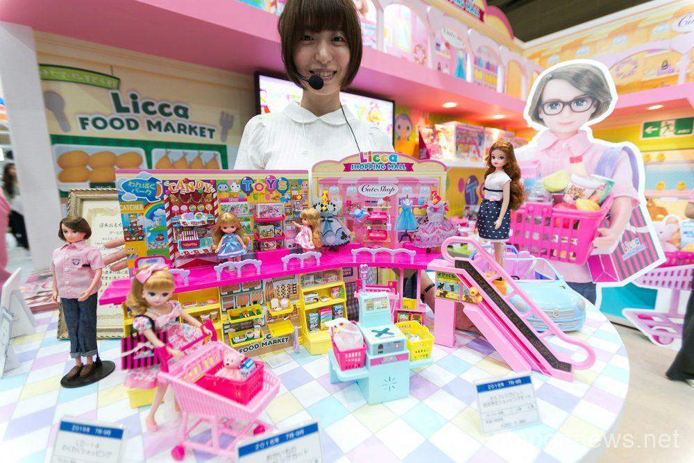71483 toymakers gather in tokyo to showcase products 71483 toymakers gather in tokyo to showcase products