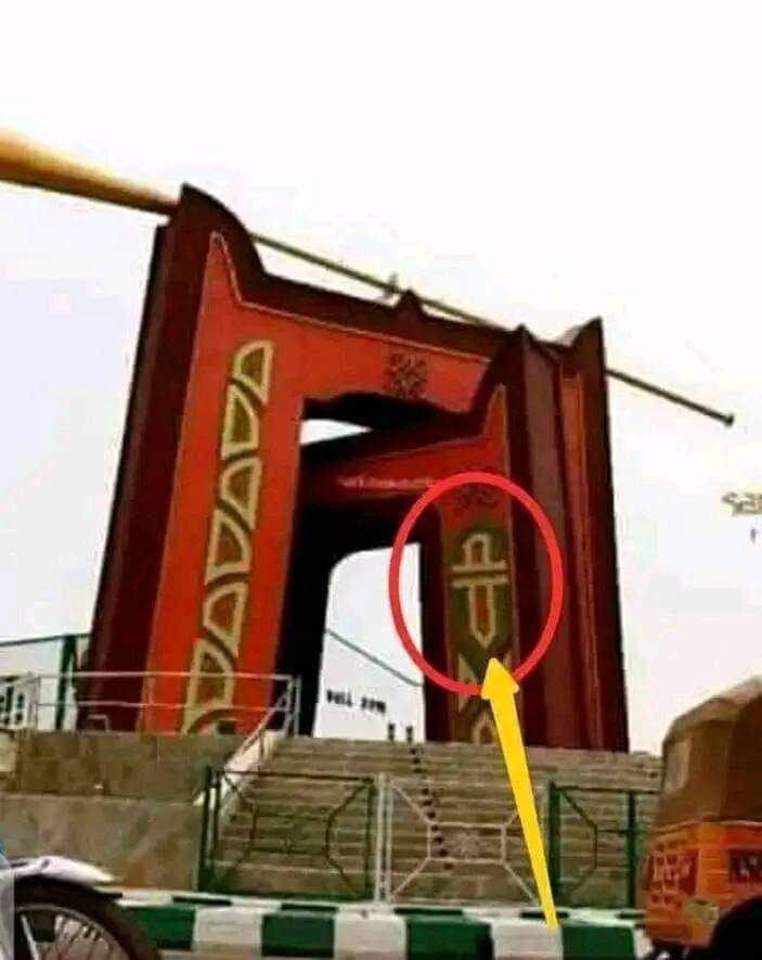 73604 secretary to the kano state government reveals the reason behind demolition of roundabout monument