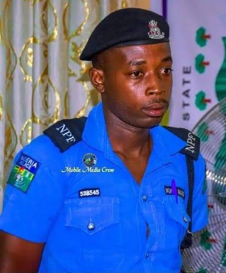 73933 police constable rewarded with hajj seat for returning missing 800 bta to katsina pilgrim
