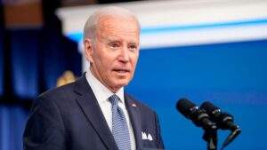 75467 us president biden speaks with scholz macron sunak about russian situation