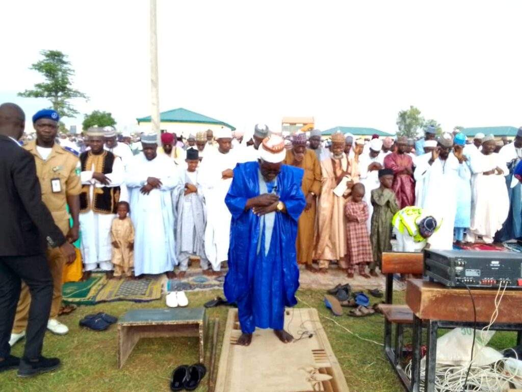 76508 islamic cleric urges nigerians to pray for government action against insecurity