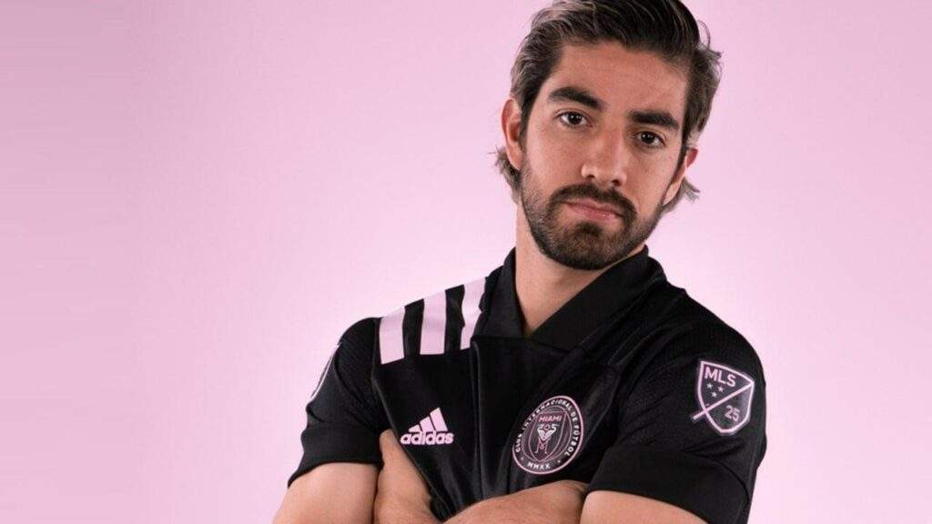 79885 mls ive been traded pizzaro laments as messi takes his position at inter miami