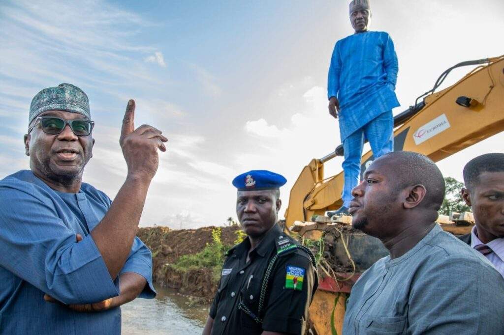 81250 gov abdulrazaq cautions kwara state residents against dangers of flooding