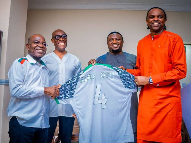 81989 abia governor tasks kanu to help maintain enyimbas standard