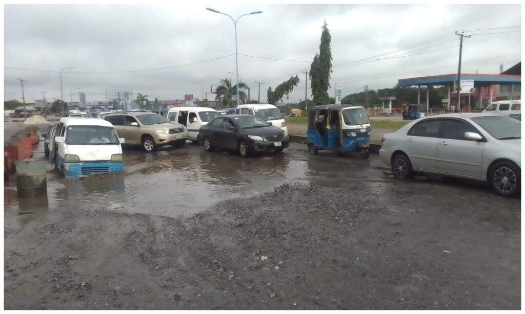 100198 effurun roundabout delta drivers passengers lament deplorable road