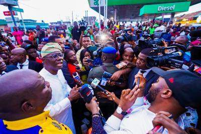 88546 helicopter crash lagos state governor visits site commends first responders