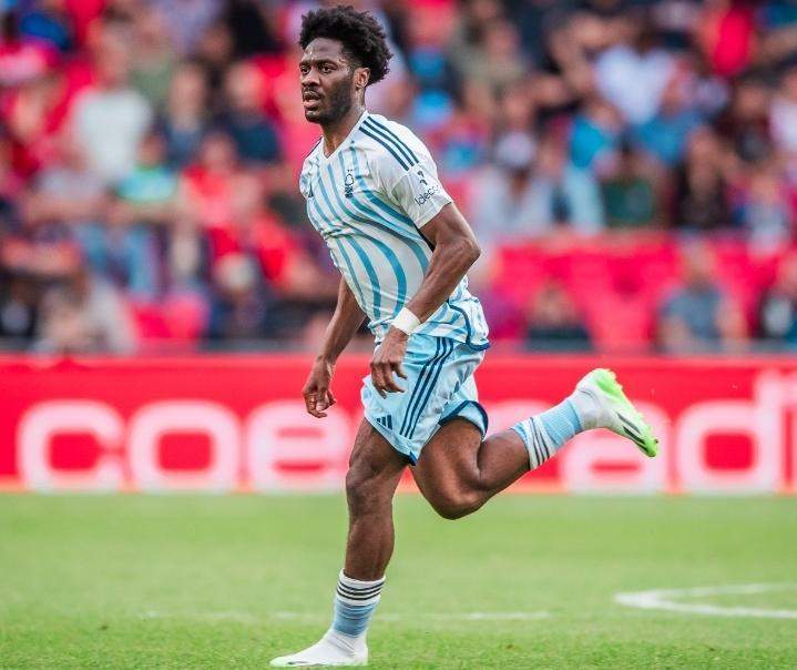 88661 epl nottingham forest boss thumbs up aina on impressive debut