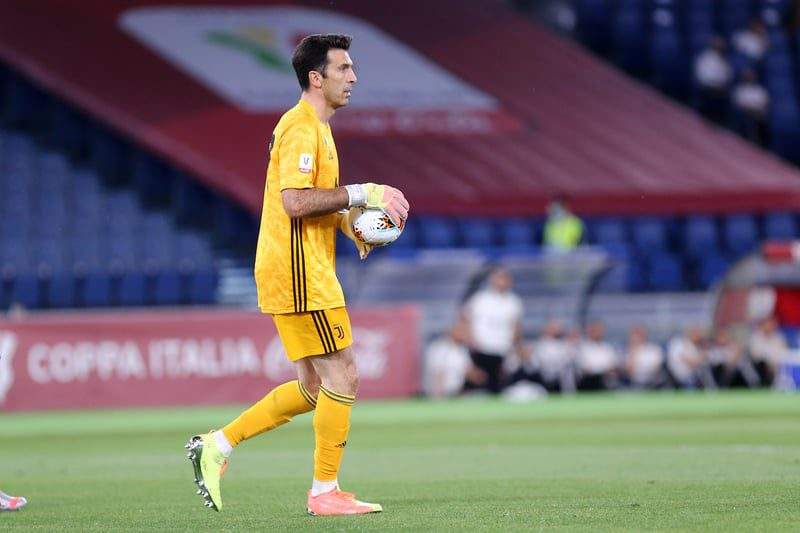 88832 buffon retires from football
