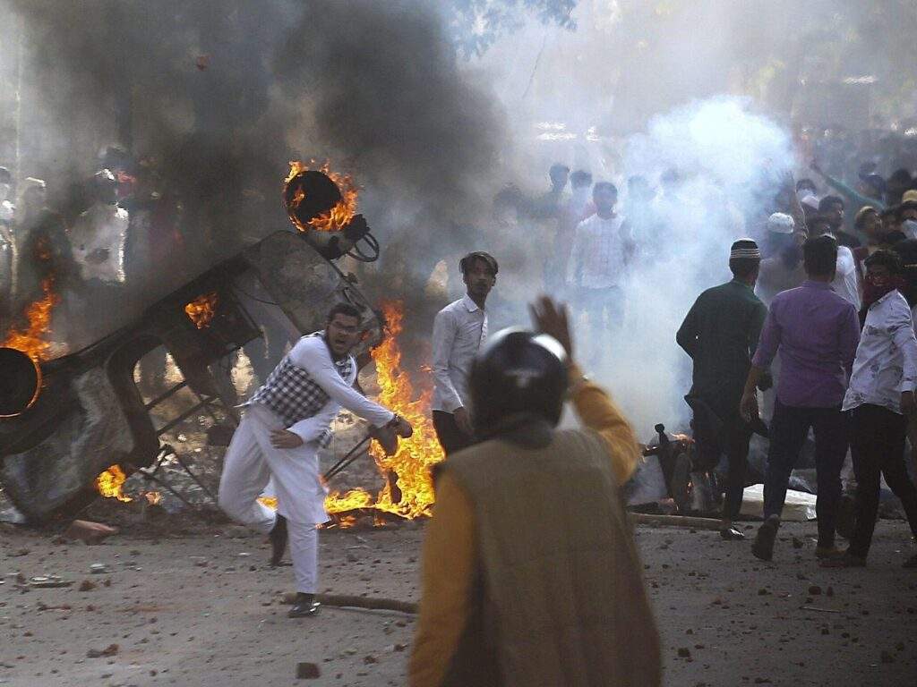 89196 7 killed 70 others injured as hindu clashes with muslims in indian capital
