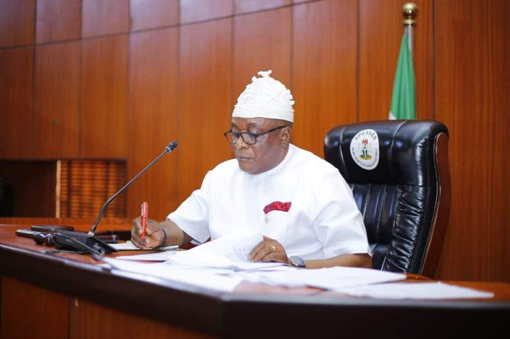 90920 akwa ibom assembly urges gov eno to investigate road project by previous administration
