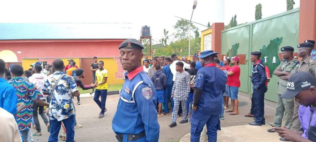 91758 hold me responsible if osunpoly doesnt resume by monday adewusi