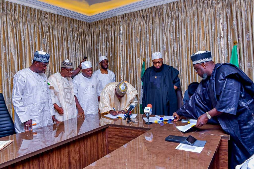 91887 niger state government to construct 556km road infrastructure project