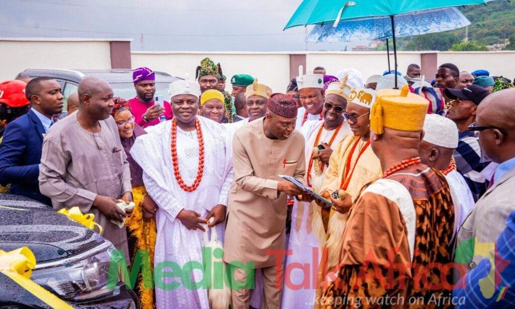 93560 oyebanji advocates support of traditional rulers for ease of doing business agenda