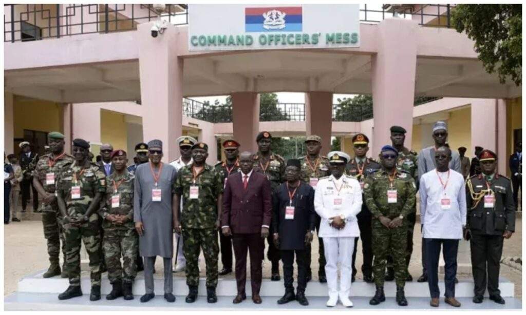 95357 ecowas delegation arrives in niger for dialogue with military leaders