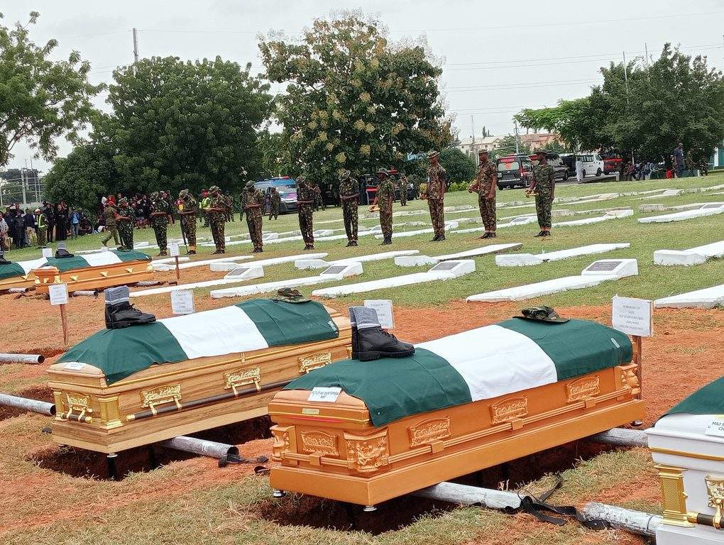 98030 helicopter crash nigerian military pays tribute to fallen soldiers