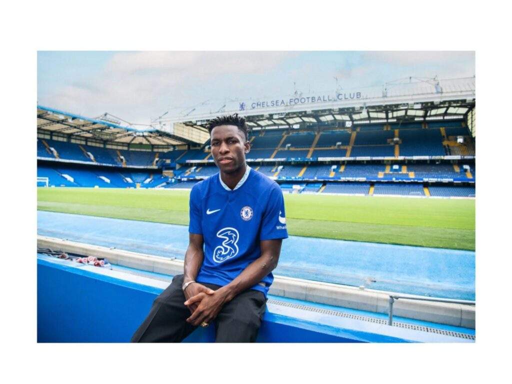 98553 epl chelsea striker nicolas jackson praises raheem sterlings brilliance