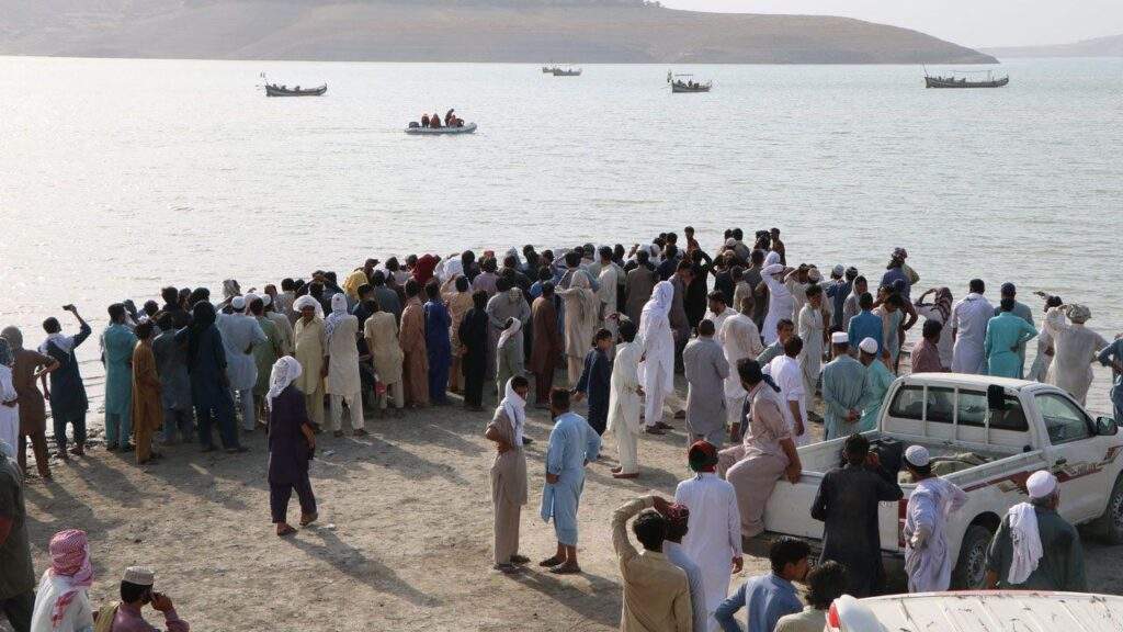 104325 niger boat mishap 16 family members among victims as death toll rises to 30