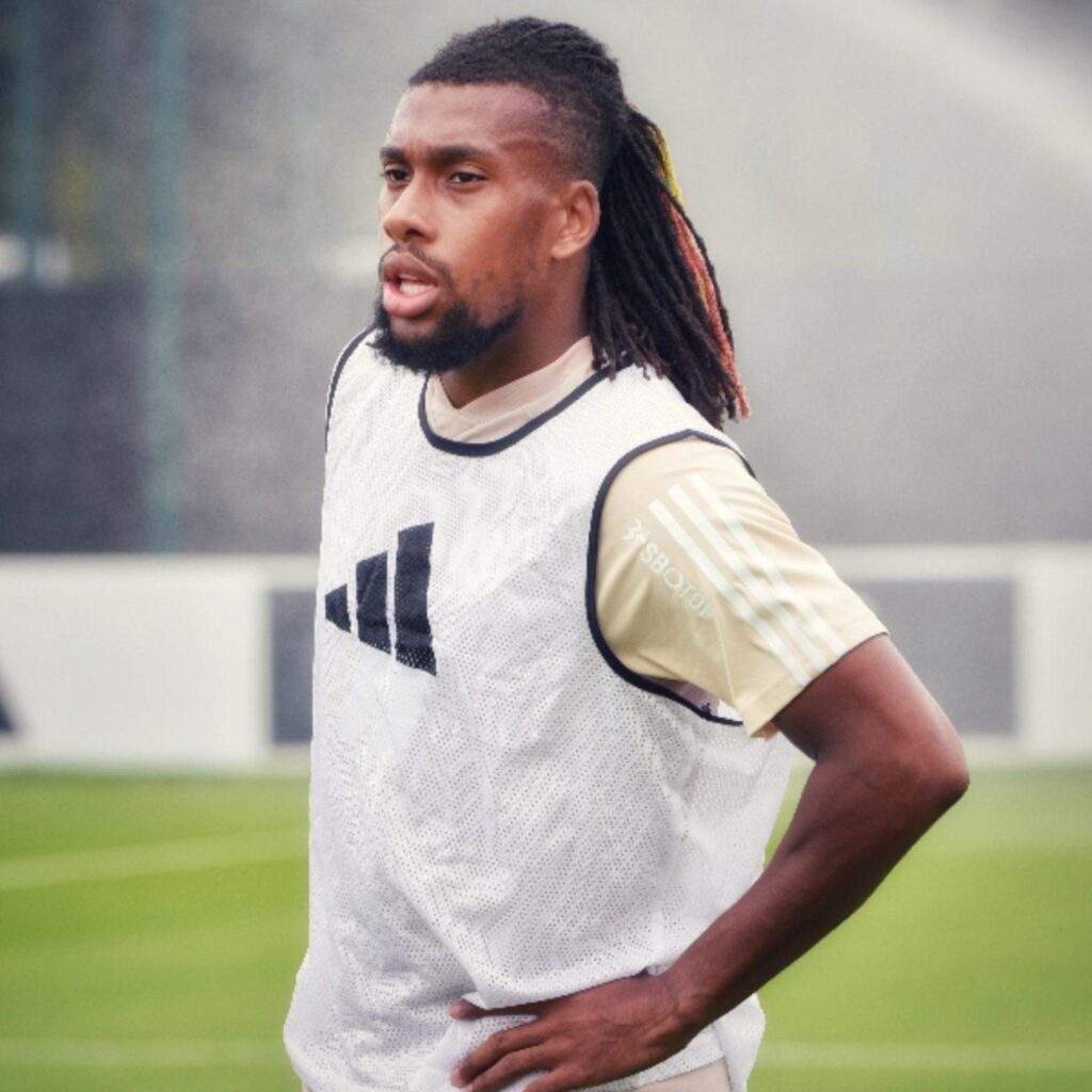 104597 epl iwobi back in training at fulham