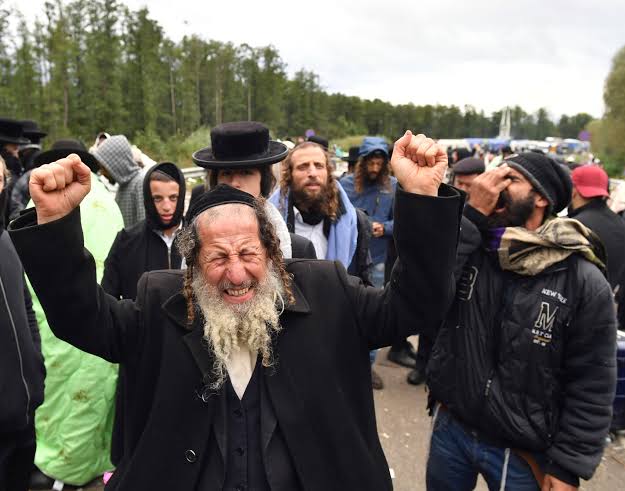 105520 some 32000 jewish pilgrims arrive in ukrainian city despite war