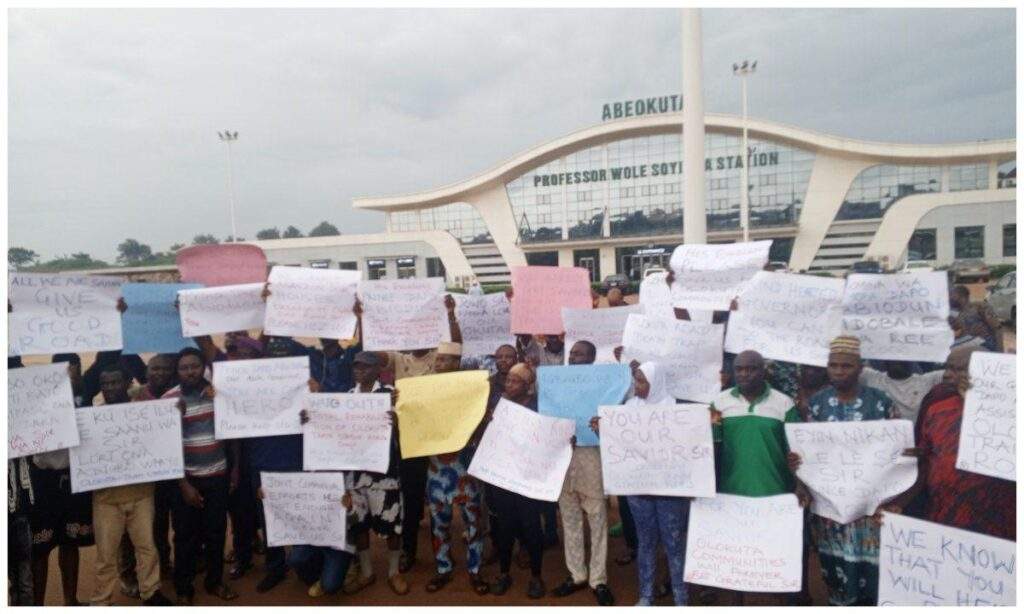 105834 road to wole soyinka train station in ogun collapses residents cry for help