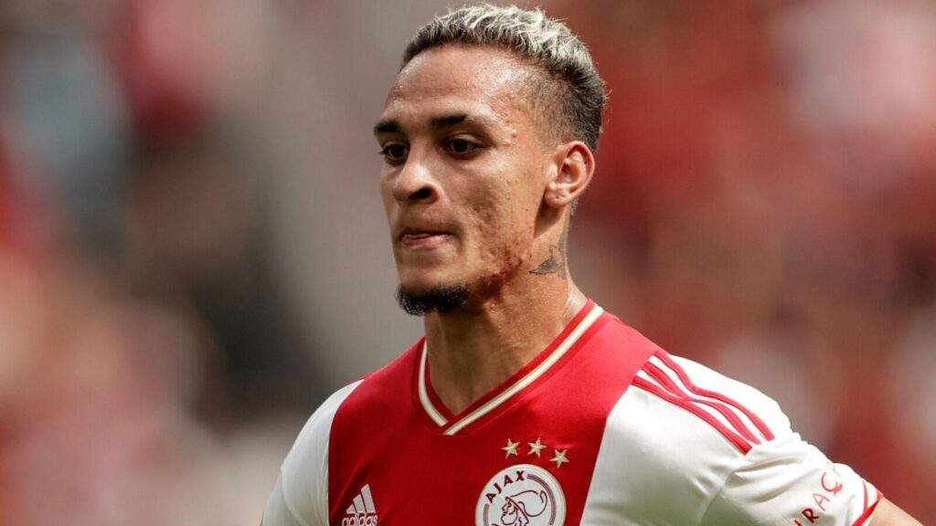 106359 epl antonys accuser drops her complaint against man utds winger