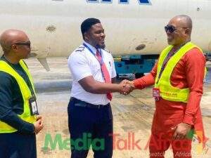 110499 nigerians applaud dana air pilot for expert landing