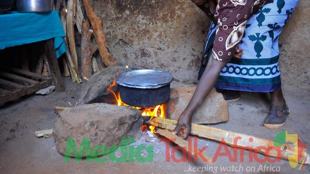 113160 bauchi residents opt for firewood charcoal as cooking gas price hits n1000 per kg