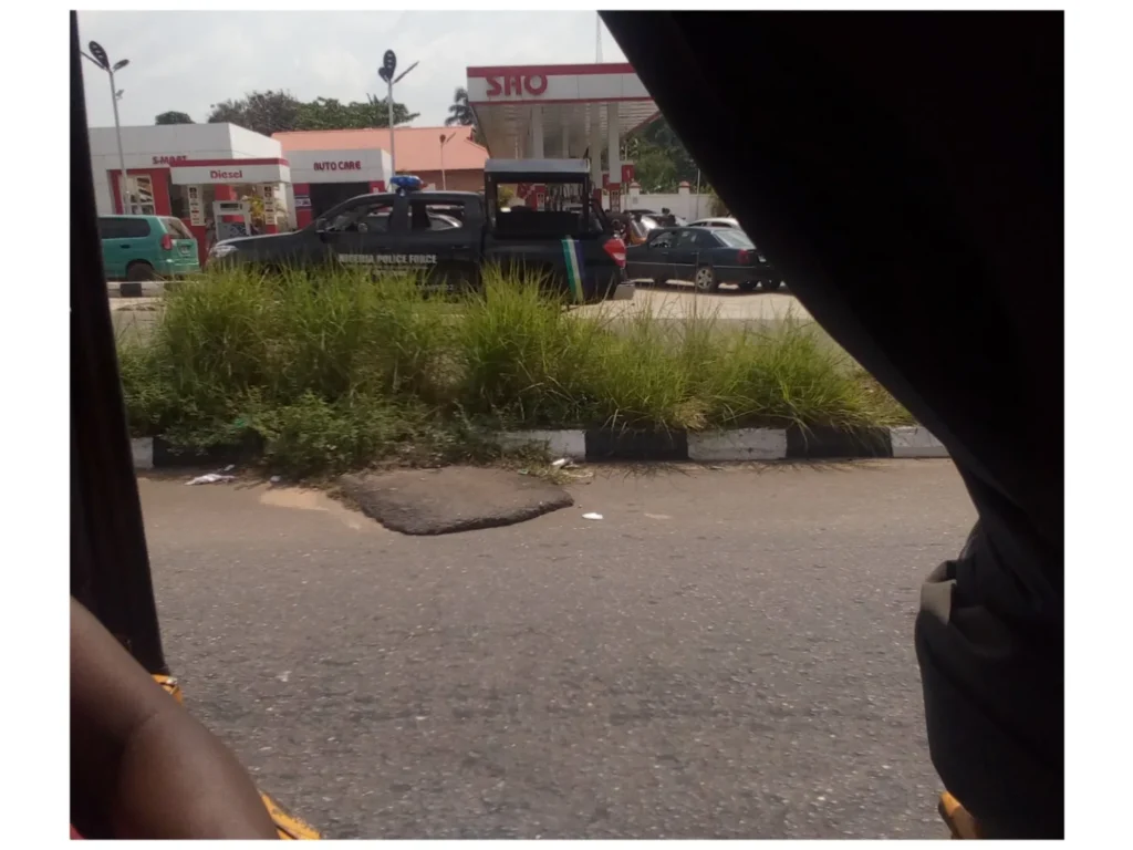 124148 long queues return as fuel scarcity hits ibadan photos jpg 124148 long queues return as fuel scarcity hits ibadan photos jpg