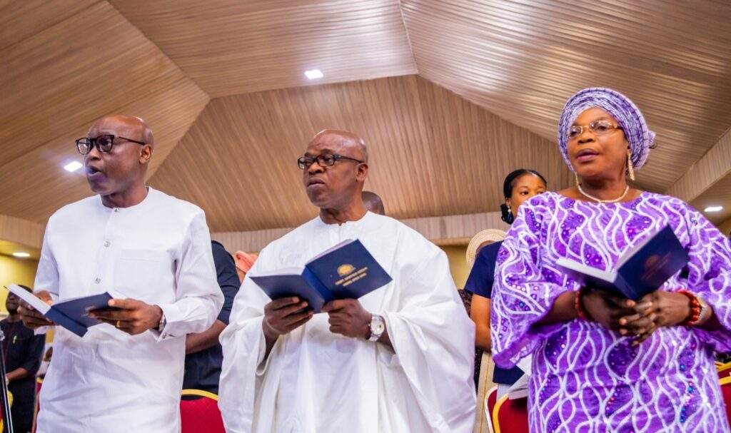 133426 former governor oni attends sunday worship at ekiti government house chapel