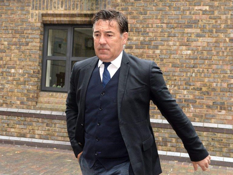 EPL You cant sit there Saunders advises Arsenal star
