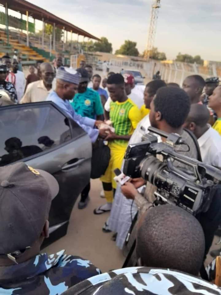 El Kanemi Warriors chief doles out cash gift to Abubakar Bukola El Kanemi Warriors chief doles out cash gift to Abubakar Bukola