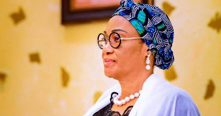 Oluremi Tinubu splashes N100000 each on 250 elderly persons in