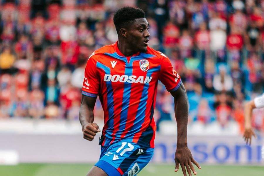 Transfer Nigerian forward joins Bundesliga club Eintracht Frankfurt