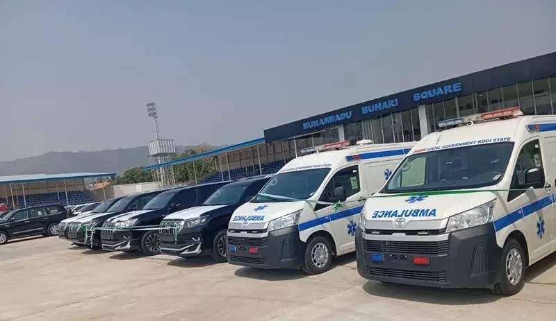 Yahaya Bello presents 40 SUVs 25 ambulances to Kogi lawmakers