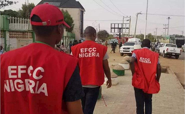 EFCC nabs 24 suspected internet trainee fraudsters in AIbom —
