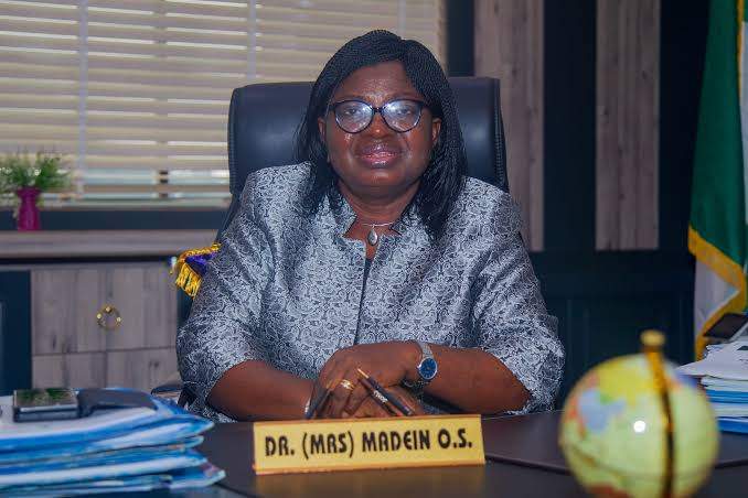 EFCC quizzes AGF invites more ministry officials — Daily Nigerian