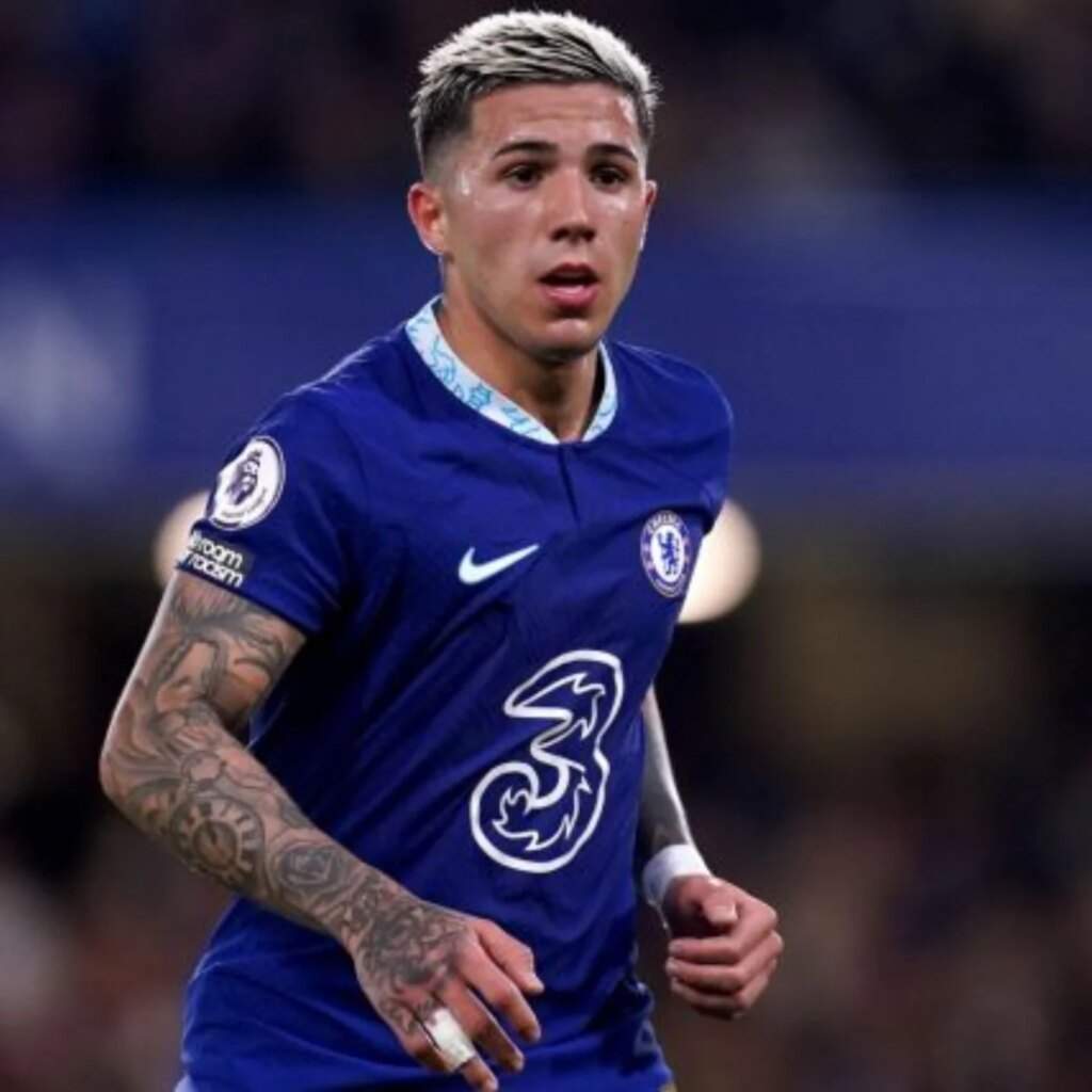 EPL Enzo Fernandez defends Pochettino reveals Chelsea player he has