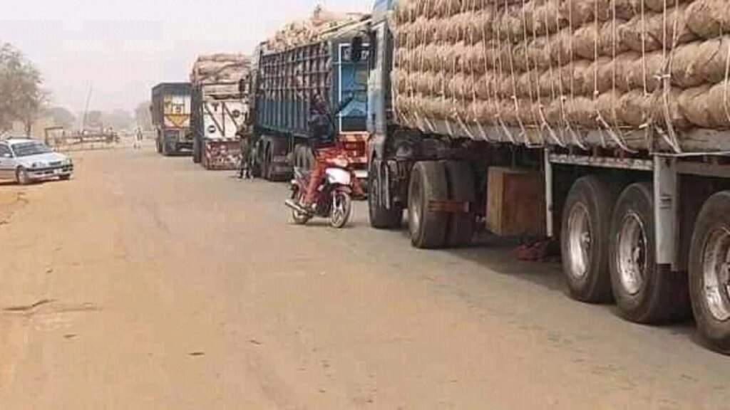 Nigerian Customs intercept 15 trucks of food items in Sokoto