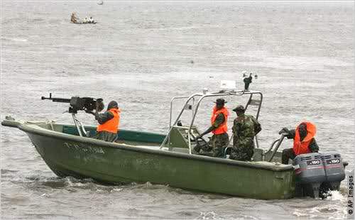Nigerian Navy nabs 2 suspected fuel smugglers seizes 5100 litres