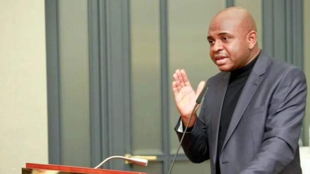 Former CBN Deputy Governor Criticizes Naira Exchange Rate Calls for