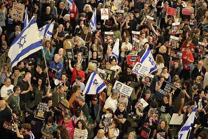 Israeli Protests Demand Early Elections and Hostage Release