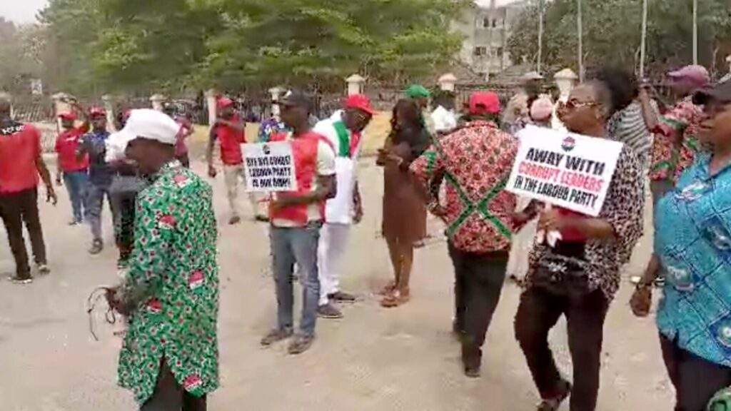 workers piket nlc officccccce