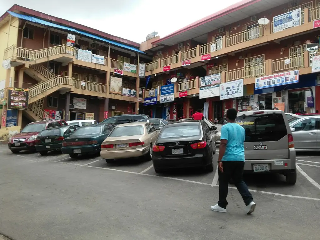 Banex Plaza 1