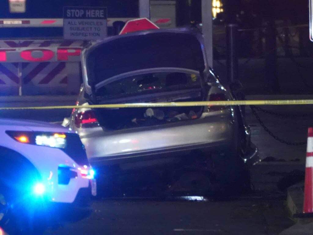 Photos taken by 
@PenguinSix
 shows the scene after a vehicle has crashed into the security barrier at the whitehouse as the male driver suspect is dead